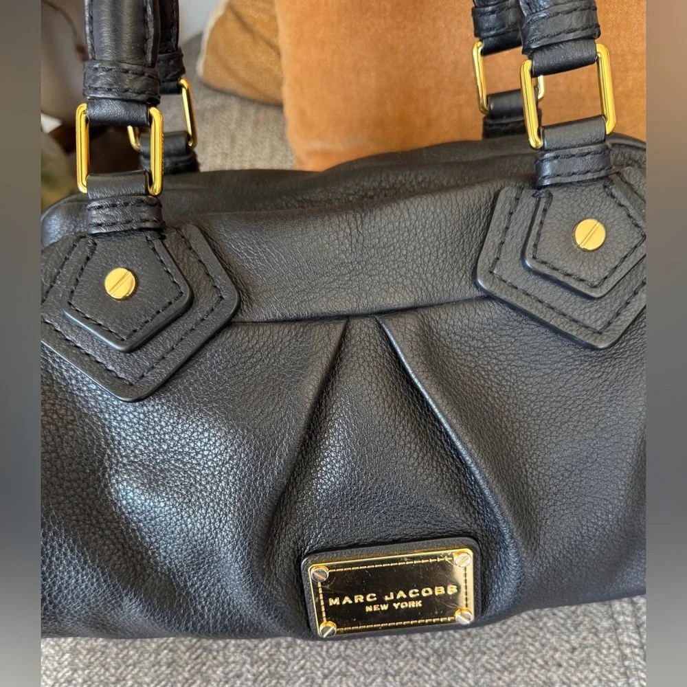 Marc Jacobs-Gorgeous Black Pebbled Leather Satchel with Gold Hardware - Picture 12 of 14